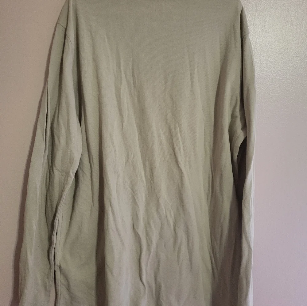🌞 Old Navy Gray Long Sleeve with Earth Graphic